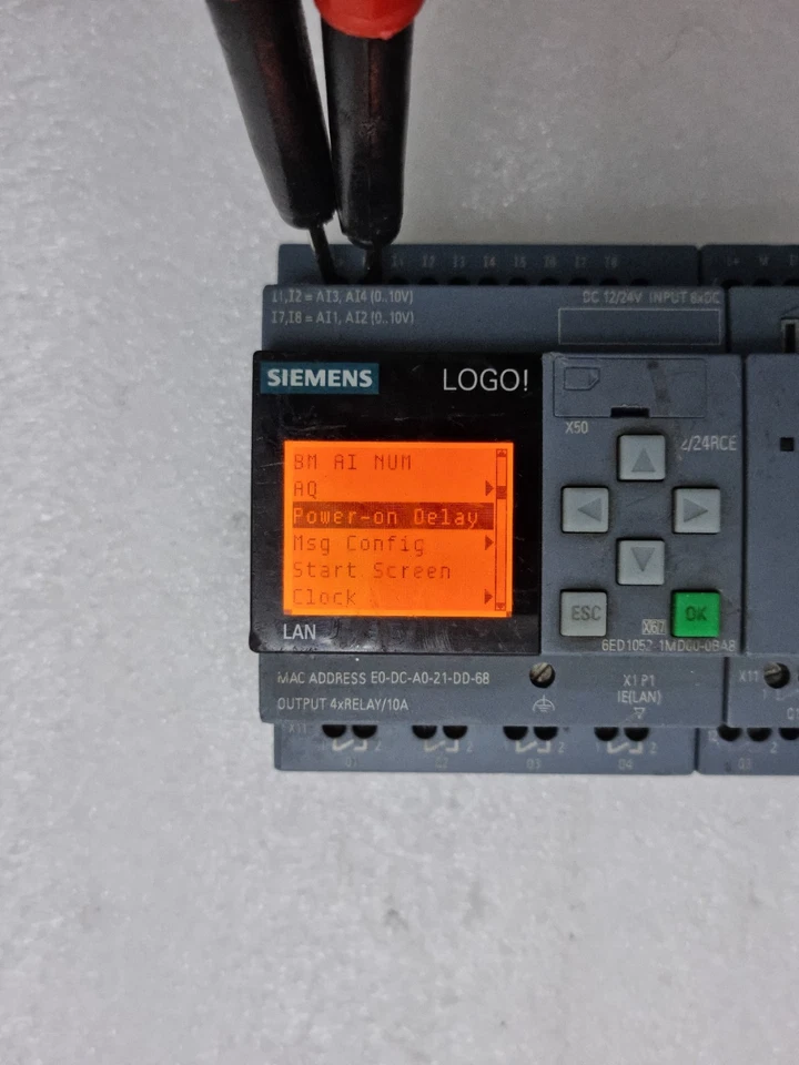 SIEMENS 6ED1052-1MD00-0BA8 LOGO 12/24RCE WITH 6ED1055-1MB00-0BA2 MODULE 12/24VDC
